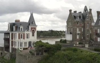 Stock Video Beautiful Houses By The Ocean For PC