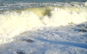 Video Stock Closeup Of Breaking Waves In Slow Motion For PC