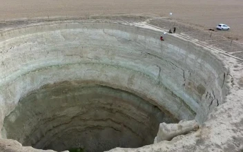 Video Stock Climbers Going Down A Deep Sinkhole For PC