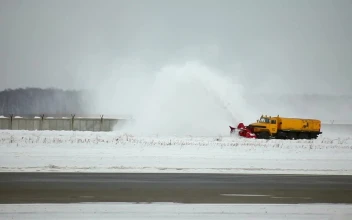 Video Stock Clearing The Snow In The Airport Tracks For PC