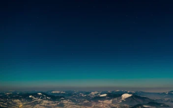 Video Stock Clear Blue Sky Over Winter Mountains At Dusk For PC