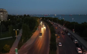 Video Stock City Traffic During The Dusk Near The Seashore For PC