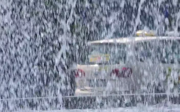 Video Stock City Traffic After Water From A Fountain For PC