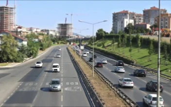 Video Stock City Road With Traffic On A Sunny Day For PC