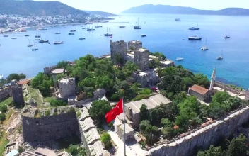 Video Stock City Castle And Yachts In The Ocean For PC