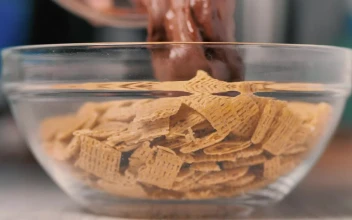 Video Stock Cinnamon Toast Cereal With Hazel Nut Cream For PC