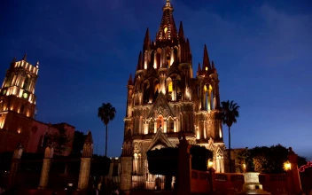 Video Stock Church In The Downtown Of San Miguel De Allende For PC