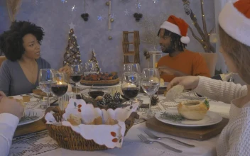 Video Stock Christmas Dinner With Friends For PC