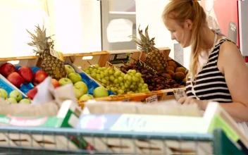Video Stock Choosing Some Fresh Fruit For PC