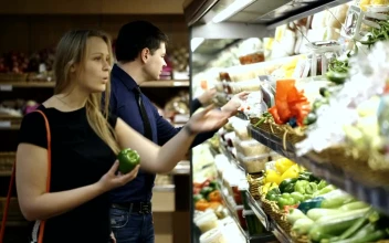 Video Stock Choosing Fruit And Vegetables In A Store For PC