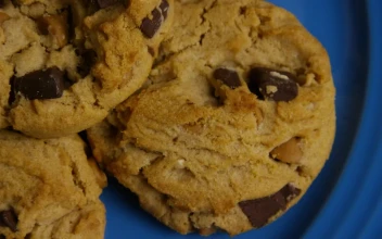 Video Stock Chocolate Chip Cookies On A Rotating Plate For PC