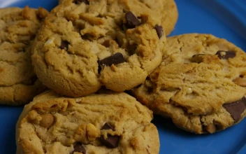 Video Stock Chocolate Chip Cookies In A Rotating Scene For PC