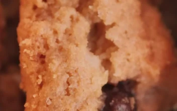 Video Stock Chip Cookies In A Row While Taking A Closer Look For PC