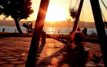 Video Stock Children Swinging In A Park Near The Coast For PC