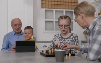 Video Stock Children Spending Time With Their Grandparents 3597 For PC