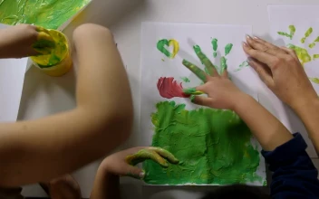 Video Stock Children Painting With Their Fingers For PC