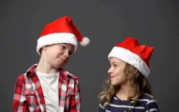 Video Stock Children Looking Around In Festive Hats For PC