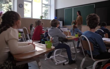 Video Stock Children In A Classroom Raising Their Hands For PC