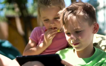 Video Stock Children Enjoying The Tablet In The Backyard For PC