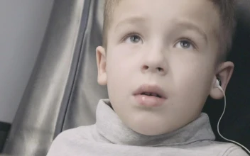 Video Stock Child Watching A Film During A Train Ride For PC