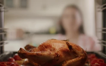 Video Stock Chicken Cooking In The Oven For PC