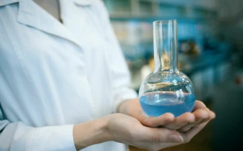 Video Stock Chemical Engineer Holding A Flask In The Laboratory For PC