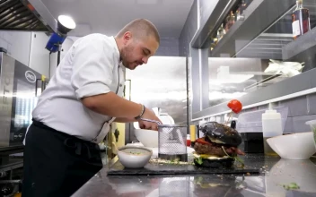 Video Stock Chef Preparing Fried Potatoes For PC