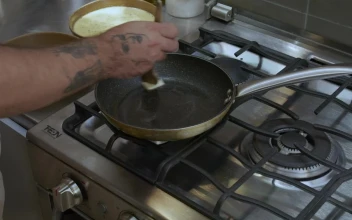 Video Stock Chef Preparing A Dessert On A Stove For PC