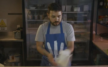 Video Stock Chef Doing Acrobatics With The Dough Of A Pizza For PC