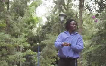 Video Stock Cheerful Man Moves Forward Dancing In The Middle Of Nature For PC