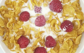 Video Stock Cereal With Berries And Milk Close Up For PC