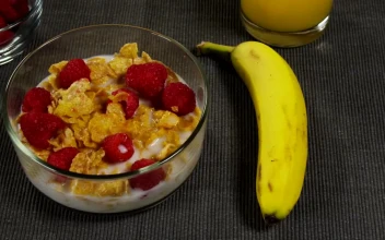 Video Stock Cereal With Berries And Milk For PC