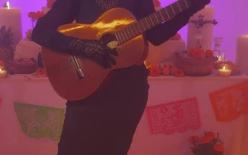 Video Stock Catrina Singing With Guitar At An Altar Of The Dead For PC