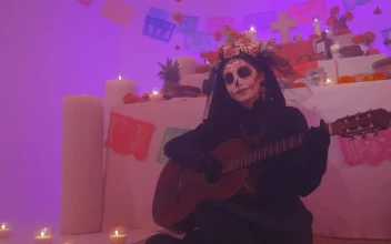 Video Stock Catrina Playing Guitar At An Altar Of The Dead For PC