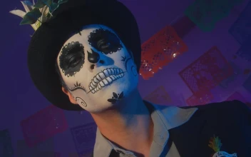 Video Stock Catrin Looking At The Camera On Day Of The Dead For PC