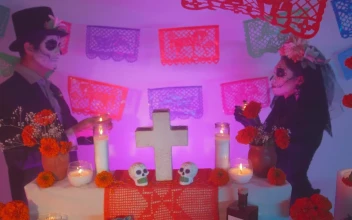 Video Stock Catrin And Catrina At An Altar On Day Of The For PC