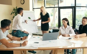 Video Stock Casual Business Meeting Of Entrepreneurs For PC