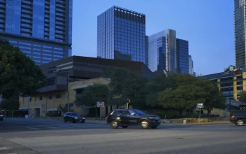 Video Stock Cars Traveling Down The Street Of A Big City For PC