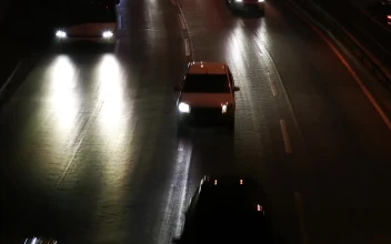 Video Stock Cars Passing Through A Highway At Night For PC