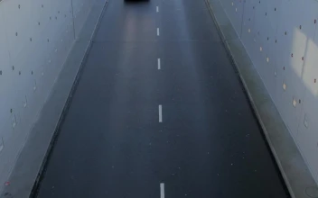 Video Stock Cars Is Going Into Underground Tunnel For PC