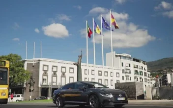 Video Stock Cars And Buses Passing By A Large City Building Smal For PC