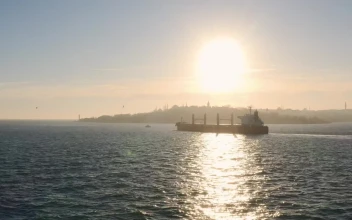 Video Stock Cargo Ship Under The Sun For PC