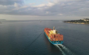 Video Stock Cargo Ship Sailing In The Sea For PC