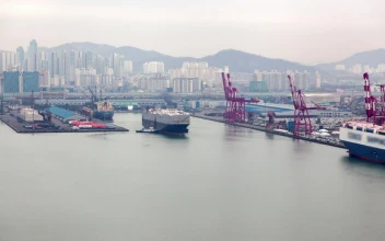 Video Stock Cargo Ship On The Harbor In Korea For PC