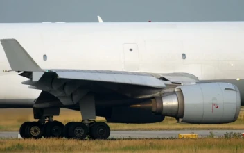 Video Stock Cargo Airplane Moving On The Track For PC