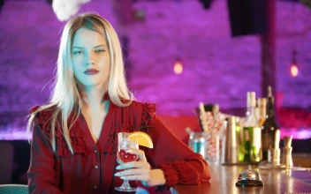 Video Stock Captivating Woman With A Drink At A Bar Counter For PC