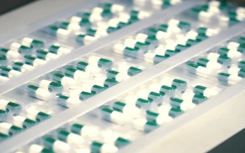 Video Stock Capsule Packing Machine In A Factory For PC