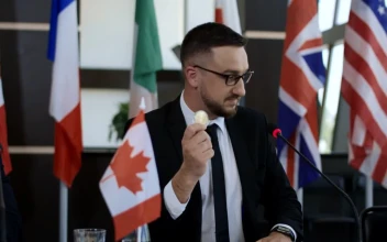 Video Stock Canadian Politic Man Showing Bitcoin On Conference For PC