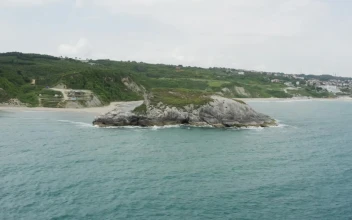 Video Stock Calm Sea Along An Empty Coast For PC