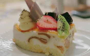 Video Stock Cake Decorated With Fruit For PC